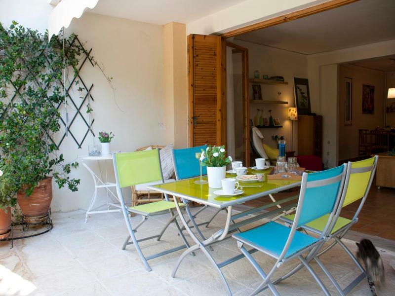 Comfortable garden Apt near Vouliagmeni beach Atena Exterior foto
