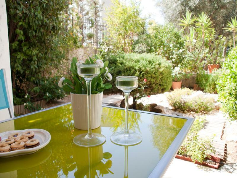 Comfortable garden Apt near Vouliagmeni beach Atena Exterior foto