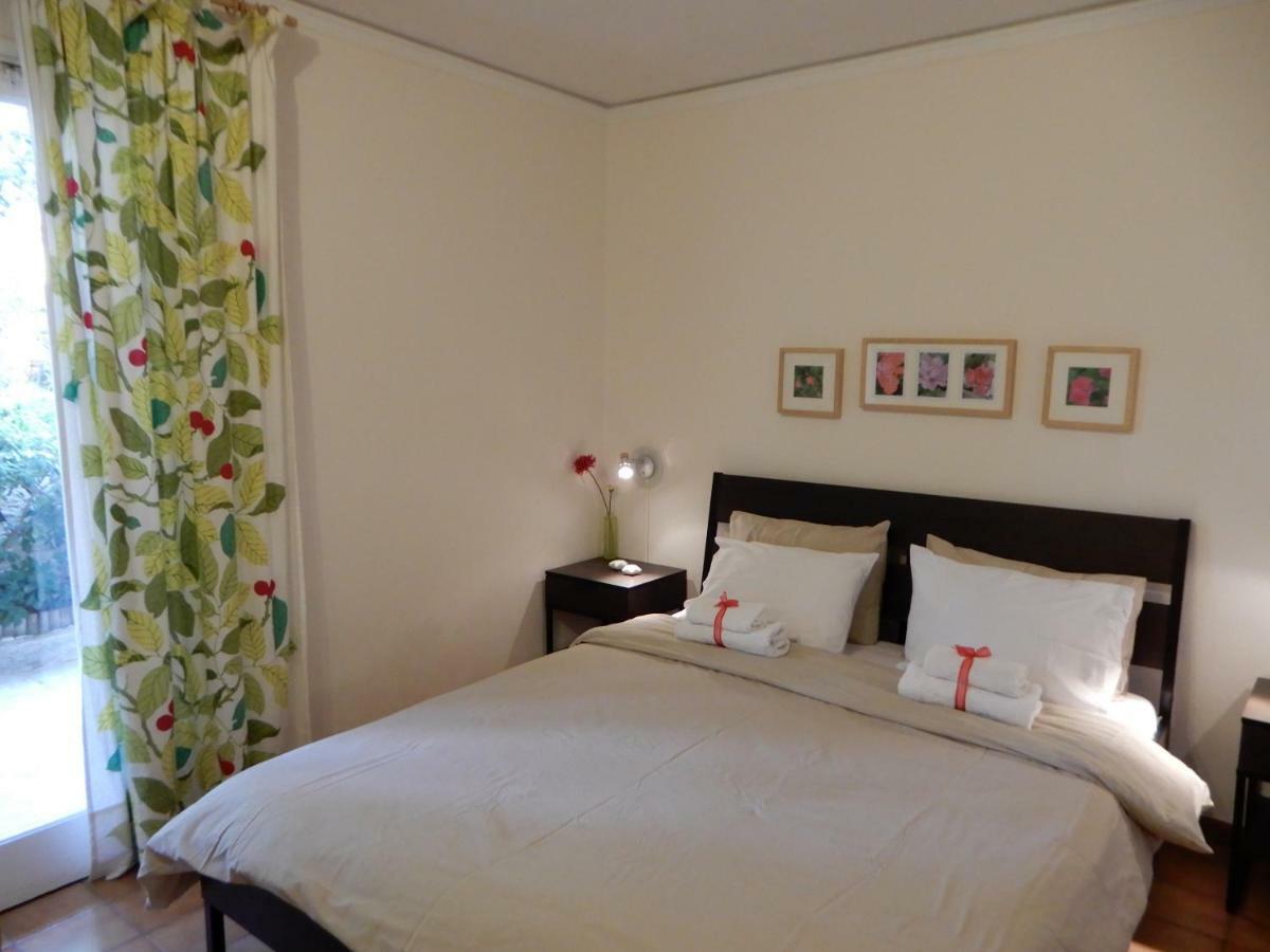 Comfortable garden Apt near Vouliagmeni beach Atena Exterior foto